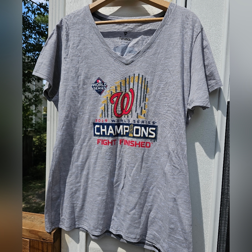 Washington Nationals Women's T-Shirt Large Gray 2019 World Series Champions‎